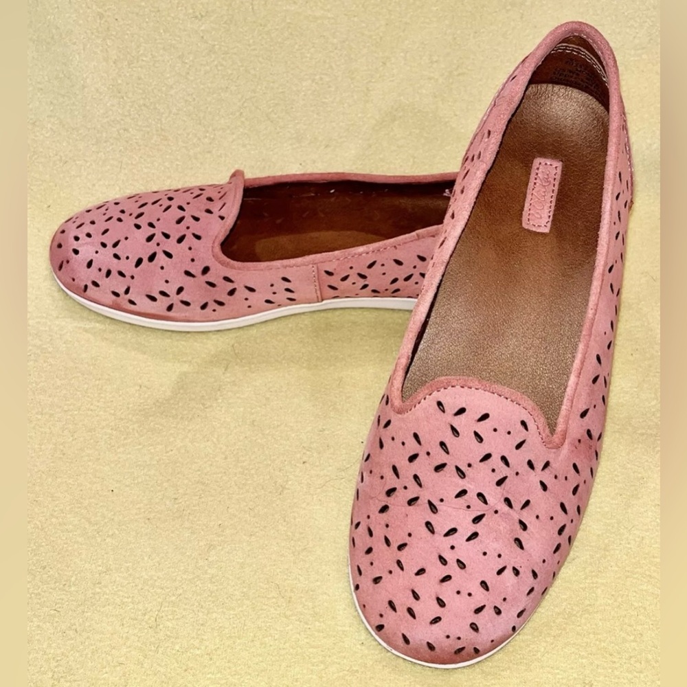 Olukai Momi Leather Slip-On Laser Cut Flats Women’s Sz 8  EU 38  SUPER CUTE